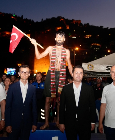 Alanya’da Denizcilik Bayramı’nda Renkli Yarışmalar