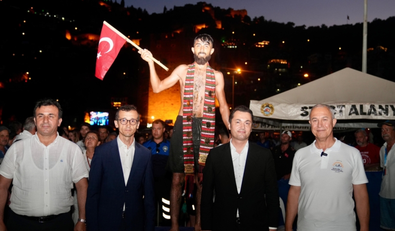Alanya’da Denizcilik Bayramı’nda Renkli Yarışmalar