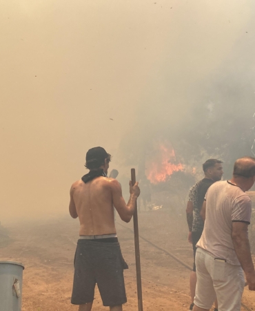 Antalya’da Yangına Turistlerden Destek!