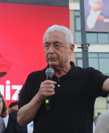 Büyükşehir Başkanı Böcek Gözaltında, CHP Mitingde!