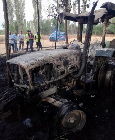 Burdur’da Traktör Yangını: 5 Dönüm Arazi Yandı!
