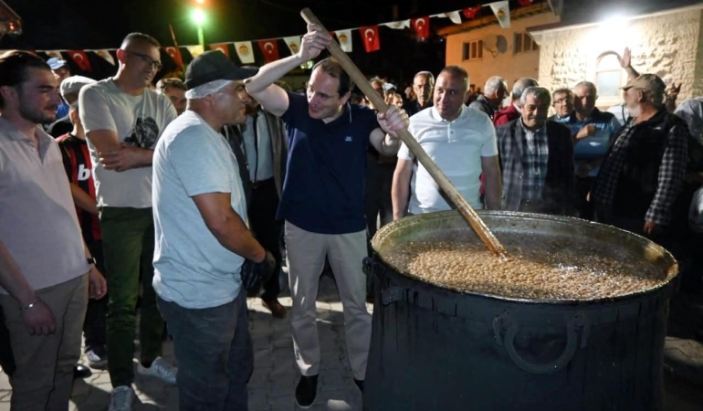 Kaymakam Türker Aşure Etkinliğinde Vatandaşlarla Buluştu