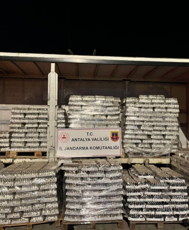 Antalya’da 30 Bin Litre Kaçak Alkol Ele Geçirildi
