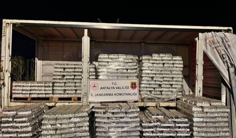 Antalya’da 30 Bin Litre Kaçak Alkol Ele Geçirildi