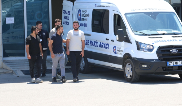 Kız Kardeşe Kanlı Saldırı: 14 Bıçak Darbesi!