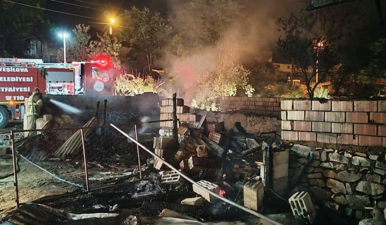 Ağıldaki Yangında 10 Hayvan Can Verdi!