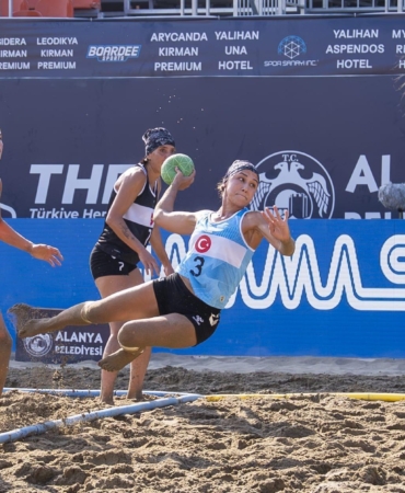 Alanya’da EHF 2025 Plaj Hentbol Şampiyonası Başladı