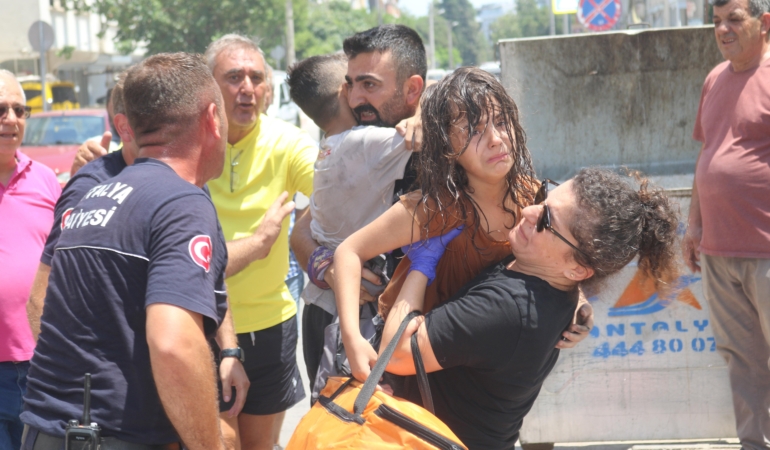 Antalya’da Yangın Paniği: 10 Kişi Kurtarıldı