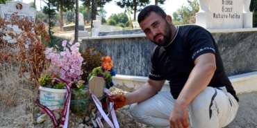 Başpehlivan Olup Babasının Mezarı Ziyaret Etti