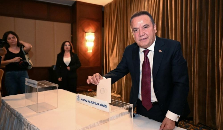 İki Başkan Tutuklandı, Yeni Seçim Süreci Başlıyor