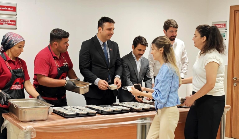 Gazipaşa Adliyesi’nde Aşure İkramıyla Dayanışma