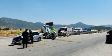 Burdur’da Kaza: 5 Yaralı, İki Bebek de Var!