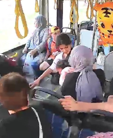 Otobüs Şoförü, Boğulma Tehlikesindeki Bebeği Kurtardı