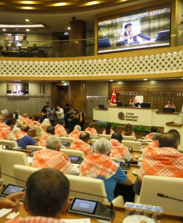 Böcek’in Tutuklanması Mecliste Gergin Anlar Yarattı