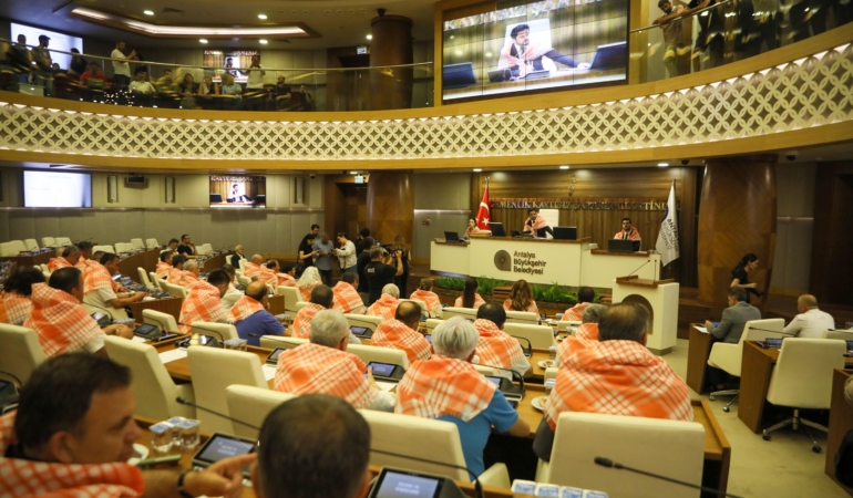 Böcek’in Tutuklanması Mecliste Gergin Anlar Yarattı