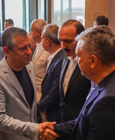 Özgür Özel Antalya’da: Belediye Başkanı Ziyareti