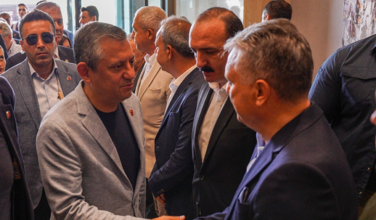 Özgür Özel Antalya’da: Belediye Başkanı Ziyareti