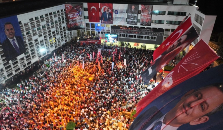 Özgür Özel Antalya’da Kumpas İddiasını Gündeme Getirdi