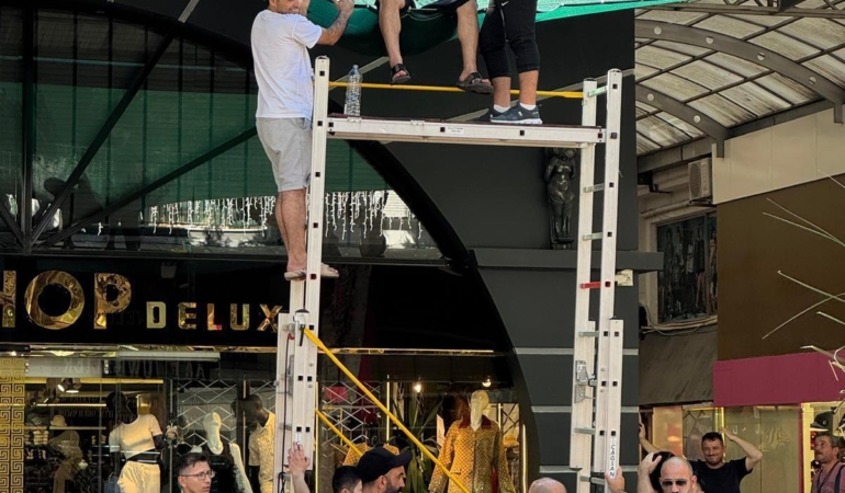 Balkondan Düşen Genç, Tente ile Hayata Döndü!