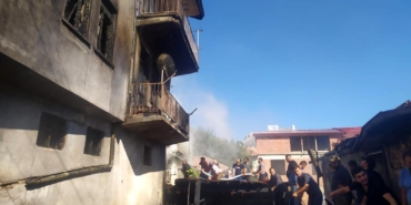 Eğirdir’de Yangın: 3 Ev Küller İçinde!