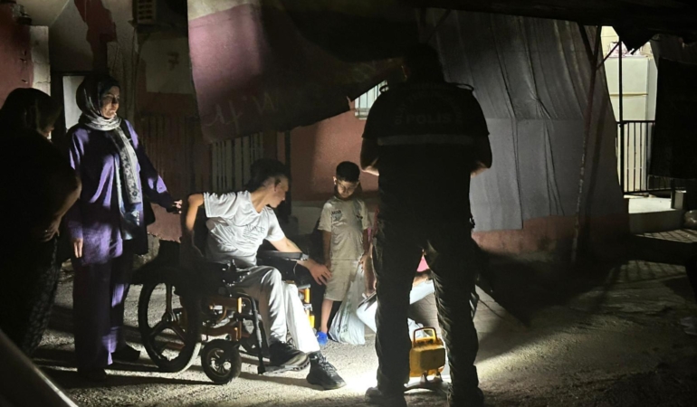 Engelli Adam Kendini Savunmak İçin Ateş Etti!