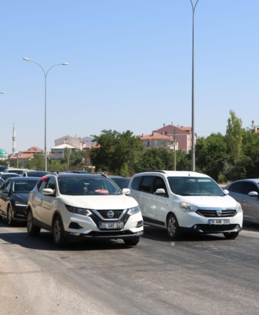 Yaz Yoğunluğu: Afyon-Antalya Yolunda Trafik Kilitlendi!