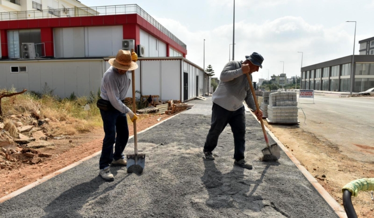 Kepez’de Aydoğmuş Mahallesi’nde Kaldırım Yenileme