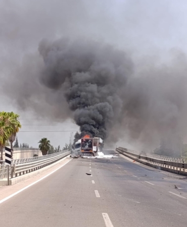 Mobilya Yüklü TIR Yangında Kül Oldu!