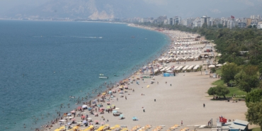 Antalya’da Nem Bulutları Sahilleri Doldurdu!