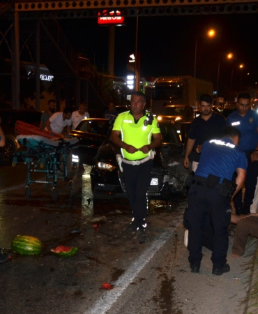 Minibüs ve otomobil çarpıştı: 2 kadın yaralı!