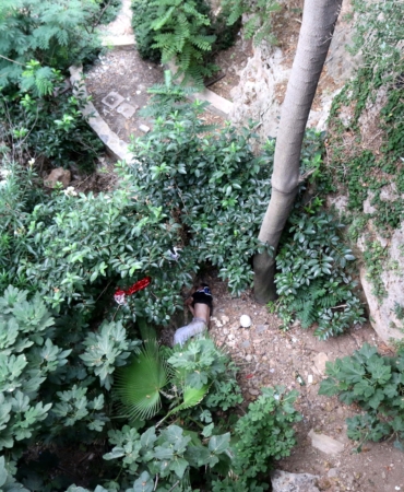 10 Metreden Düşen Adam İtfaiye Tarafından Kurtarıldı