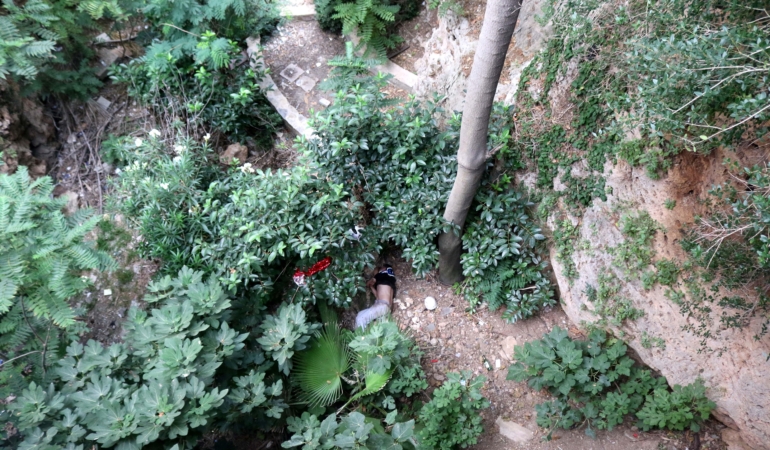 10 Metreden Düşen Adam İtfaiye Tarafından Kurtarıldı