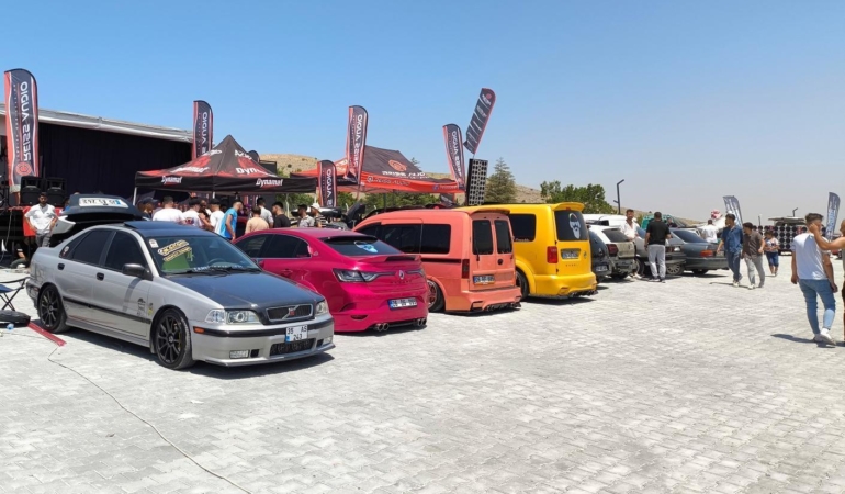 Emirdağ’da Modifiye Araçlar Festivali Coşkusu!