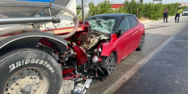 Emniyet Şeridindeki Tankere Çarpan Sürücü Yaralandı!