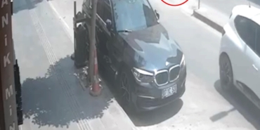 Motosiklet ve Bisiklet Çarpıştı: Kaza Kamerada!