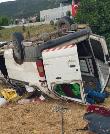 Eğirdir’de Minibüs Devrildi: 4 Yaralı!