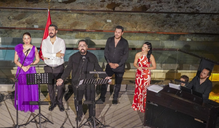 Zaferin Adı Türkiye: Antalya’da Duygu Dolu Konser