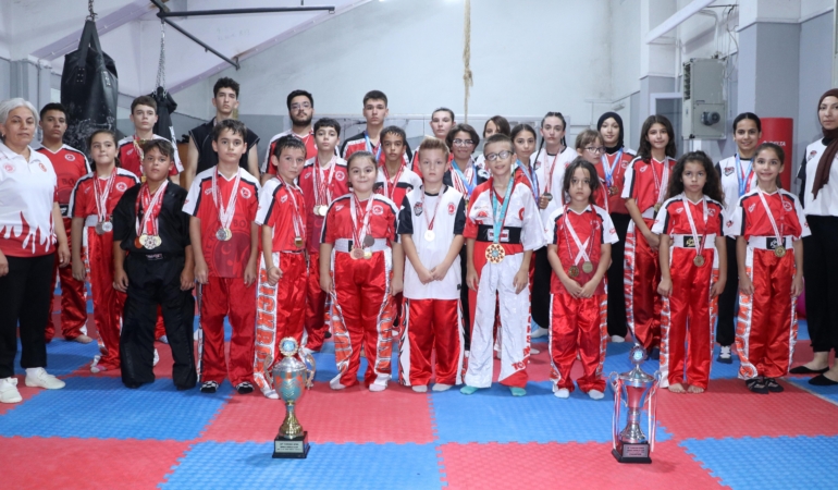 Burdur’un Kick Boksçularına Coşkulu Karşılama!