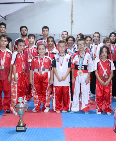 Kick Boks Şampiyonları Davul Zurnayla Karşılandı!