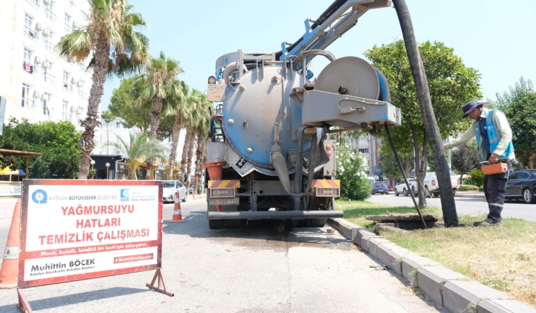 Antalya’da 150 km Yağmur Hattı Temizliği Başladı