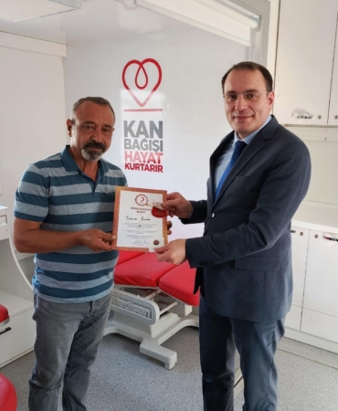 Kaymakam, Kan Bağışçılarına Madalya Taktı!