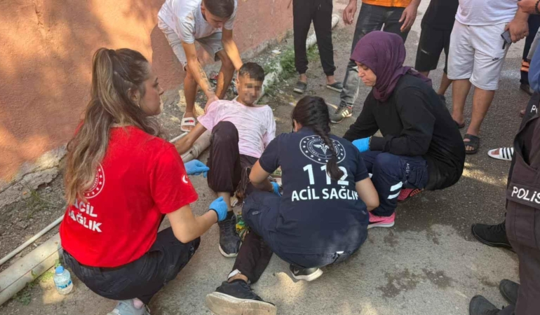 Antalya’da ‘Ne Bakıyorsun’ Kavgası: 1 Yaralı