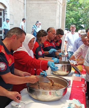 Burdur’da İtfaiye, Aşure İkramıyla Anma Yaptı