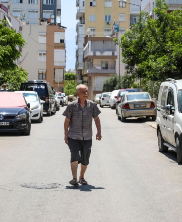 Evden Tahliye Edilen Dede, Torunlarıyla Ev Arıyor