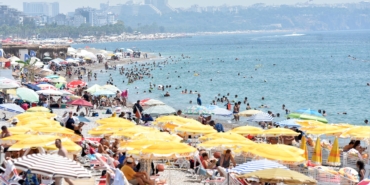 Antalya’da Sıcak Hava, Denizde Serinleme İhtiyacı