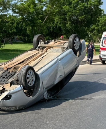 Takla atan otomobilden burunları kanamadan çıktılar