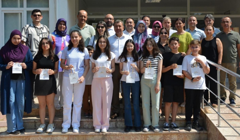 LGS'de başarılı olan öğrencilere ödül