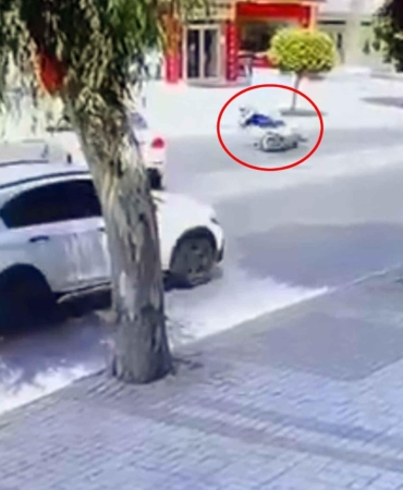 Otomobille çarpışan motosikletli yaralandı