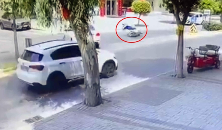 Otomobille çarpışan motosikletli yaralandı