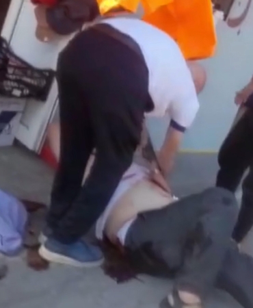 Dolmuşçu meslektaşına pusu kurup bıçakla saldırdı